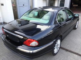 VERKOCHT  JAGUAR X-TYPE 2,0D * ZWART METAAL * BEIGE LEDER * ALU VELGEN * DIGITALE AIRCO * CRUISECONTROL * GEKEURD * GARANTIE