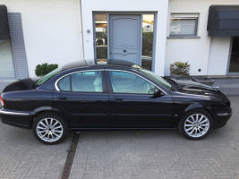 VERKOCHT  JAGUAR X-TYPE 2,0D * ZWART METAAL * BEIGE LEDER * ALU VELGEN * DIGITALE AIRCO * CRUISECONTROL * GEKEURD * GARANTIE