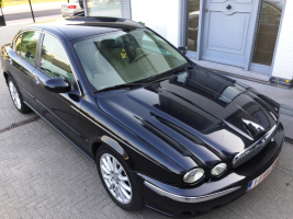 VERKOCHT  JAGUAR X-TYPE 2,0D * ZWART METAAL * BEIGE LEDER * ALU VELGEN * DIGITALE AIRCO * CRUISECONTROL * GEKEURD * GARANTIE