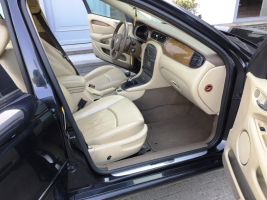 VERKOCHT  JAGUAR X-TYPE 2,0D * ZWART METAAL * BEIGE LEDER * ALU VELGEN * DIGITALE AIRCO * CRUISECONTROL * GEKEURD * GARANTIE