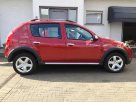 VERKOCHT  DACIA SANDERO STEPWAY 1,5 DCI GEKEURD