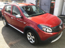 VERKOCHT  DACIA SANDERO STEPWAY 1,5 DCI GEKEURD