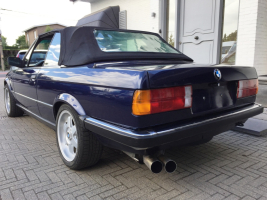 VERKOCHT  BMW E30 325I CABRIOLET BLAUW + LEDER