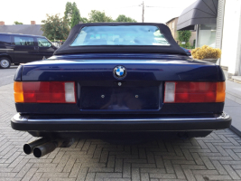 VERKOCHT  BMW E30 325I CABRIOLET BLAUW + LEDER