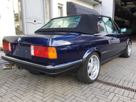 VERKOCHT  BMW E30 325I CABRIOLET BLAUW + LEDER