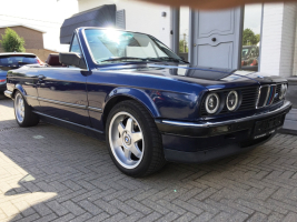 VERKOCHT  BMW E30 325I CABRIOLET BLAUW + LEDER