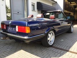 VERKOCHT  BMW E30 325I CABRIOLET BLAUW + LEDER