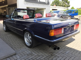 VERKOCHT  BMW E30 325I CABRIOLET BLAUW + LEDER