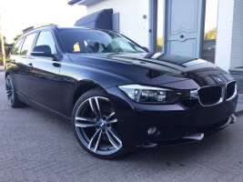 VERKOCHT BMW 318D TOURING  * LEDER * NAVIGATIE + KLEURSCHERM * PDC * 19&quot; BREEDSETVELGEN * CRUISECONTROL * GARANTIE