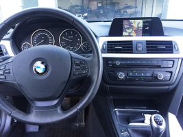 VERKOCHT BMW 318D TOURING  * LEDER * NAVIGATIE + KLEURSCHERM * PDC * 19&quot; BREEDSETVELGEN * CRUISECONTROL * GARANTIE