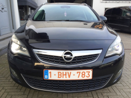 VERKOCHT  OPEL ASTRA SPORTTOURER 1,7CDTI * NAVIGATIE * DIGITALE AIRCO * ALU VELGEN * GEKEURD * GARANTIE