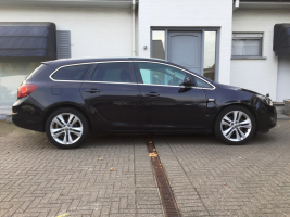 VERKOCHT  OPEL ASTRA SPORTTOURER 1,7CDTI * NAVIGATIE * DIGITALE AIRCO * ALU VELGEN * GEKEURD * GARANTIE