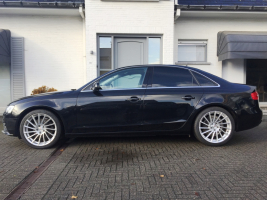 VERKOCHT  AUDI A4 2,0 TDI * 4 DEURS *  ZWART METAAL * 19&quot; VELGEN * NAVIGATIE * 4 DEURS * GEKEURD * GARANTIE