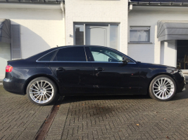 VERKOCHT  AUDI A4 2,0 TDI * 4 DEURS *  ZWART METAAL * 19&quot; VELGEN * NAVIGATIE * 4 DEURS * GEKEURD * GARANTIE