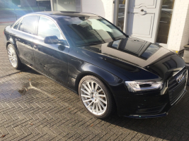 VERKOCHT  AUDI A4 2,0 TDI * 4 DEURS *  ZWART METAAL * 19&quot; VELGEN * NAVIGATIE * 4 DEURS * GEKEURD * GARANTIE