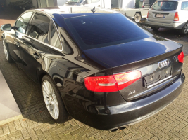 VERKOCHT  AUDI A4 2,0 TDI * 4 DEURS *  ZWART METAAL * 19&quot; VELGEN * NAVIGATIE * 4 DEURS * GEKEURD * GARANTIE