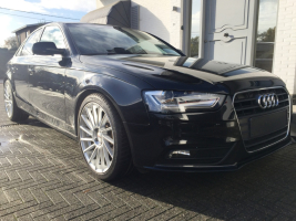 VERKOCHT  AUDI A4 2,0 TDI * 4 DEURS *  ZWART METAAL * 19&quot; VELGEN * NAVIGATIE * 4 DEURS * GEKEURD * GARANTIE