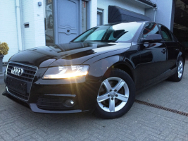 VERKOCHT  AUDI A4 2,0TDI FULL OPTION / LEDER / NAVIGATIE / CRUISECONTROL * ALU VELGEN / 6 VIT  / GARANTIE