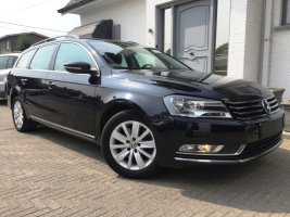 VERKOCHT VOLKSWAGEN PASSAT BREAK 1,6 TDI / ZWART METAAL / NAVIGATIE + KLEURSCHERM / CRUISECONTROL / ALU VELGEN / TREKHAAK / GEKEURD / GARANTIE 