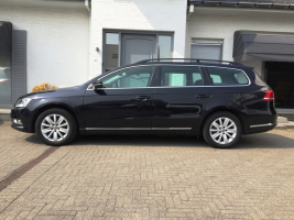 VERKOCHT VOLKSWAGEN PASSAT BREAK 1,6 TDI / ZWART METAAL / NAVIGATIE + KLEURSCHERM / CRUISECONTROL / ALU VELGEN / TREKHAAK / GEKEURD / GARANTIE 