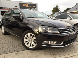 VERKOCHT  VOLKSWAGEN PASSAT 1,6 TDI BREAK / NAVIGATIE / DIGITALE AIRCO / CRUISECONTROL / PARKEERSENSOREN / GEKEURD / GARANTIE