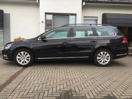 VERKOCHT  VOLKSWAGEN PASSAT 1,6 TDI BREAK / NAVIGATIE / DIGITALE AIRCO / CRUISECONTROL / PARKEERSENSOREN / GEKEURD / GARANTIE