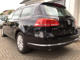 VERKOCHT  VOLKSWAGEN PASSAT 1,6 TDI BREAK / NAVIGATIE / DIGITALE AIRCO / CRUISECONTROL / PARKEERSENSOREN / GEKEURD / GARANTIE