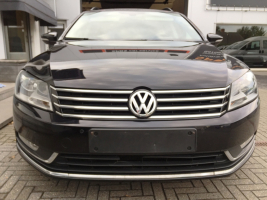 VERKOCHT  VOLKSWAGEN PASSAT 1,6 TDI BREAK / NAVIGATIE / DIGITALE AIRCO / CRUISECONTROL / PARKEERSENSOREN / GEKEURD / GARANTIE