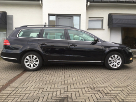 VERKOCHT  VOLKSWAGEN PASSAT 1,6 TDI BREAK / NAVIGATIE / DIGITALE AIRCO / CRUISECONTROL / PARKEERSENSOREN / GEKEURD / GARANTIE