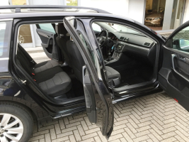 VERKOCHT  VOLKSWAGEN PASSAT 1,6 TDI BREAK / NAVIGATIE / DIGITALE AIRCO / CRUISECONTROL / PARKEERSENSOREN / GEKEURD / GARANTIE