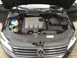 VERKOCHT  VOLKSWAGEN PASSAT 1,6 TDI BREAK / NAVIGATIE / DIGITALE AIRCO / CRUISECONTROL / PARKEERSENSOREN / GEKEURD / GARANTIE