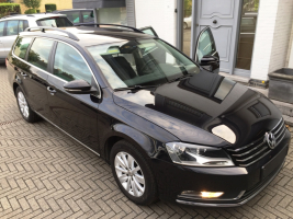 VERKOCHT  VOLKSWAGEN PASSAT 1,6 TDI BREAK / NAVIGATIE / DIGITALE AIRCO / CRUISECONTROL / PARKEERSENSOREN / GEKEURD / GARANTIE