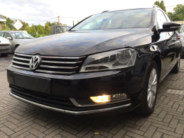 VERKOCHT  VOLKSWAGEN PASSAT 1,6 TDI BREAK / NAVIGATIE / DIGITALE AIRCO / CRUISECONTROL / PARKEERSENSOREN / GEKEURD / GARANTIE