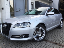 VERKOCHT  AUDI A3 1,6 TDI * ZILVER METAAL * CRUISECONTROL * NAVIGATIE * ALU VELGEN * GEKEURD * GARANTIE
