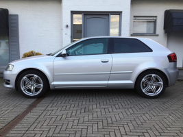 VERKOCHT  AUDI A3 1,6 TDI * ZILVER METAAL * CRUISECONTROL * NAVIGATIE * ALU VELGEN * GEKEURD * GARANTIE