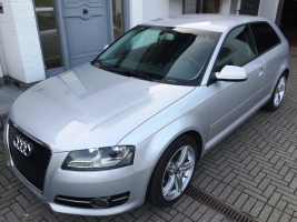 VERKOCHT  AUDI A3 1,6 TDI * ZILVER METAAL * CRUISECONTROL * NAVIGATIE * ALU VELGEN * GEKEURD * GARANTIE