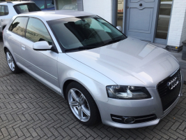 VERKOCHT  AUDI A3 1,6 TDI * ZILVER METAAL * CRUISECONTROL * NAVIGATIE * ALU VELGEN * GEKEURD * GARANTIE