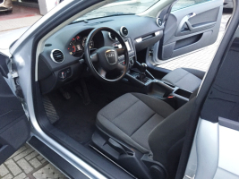 VERKOCHT  AUDI A3 1,6 TDI * ZILVER METAAL * CRUISECONTROL * NAVIGATIE * ALU VELGEN * GEKEURD * GARANTIE