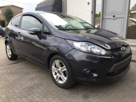 VERKOCHT  FORD FIESTA 1,6 TDCI * GRIJS METAAL * AIRCO * ALU *VELGEN * SCHADEWAGEN BESTEMD VOOR HANDELAAR *