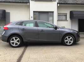 VERKOCHT  VOLVO V40 1,6D * MOMENTUM * ALU VELGEN * SLECHTS 64950 KM * BJ 08/10/2013 * GRIJS METAAL * GEKEURD * GARANTIE