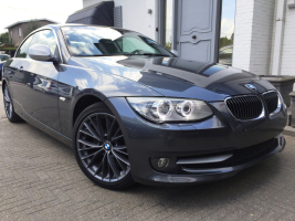 BMW 320 D CABRIOLET ** FULL OPTION ** LEDER / NAVIGATIE / XENON / AUTOMAAT / ALU VELGEN / CRUISECONTROL  / GEKEURD * GARANTIE