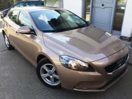 VERKOCHT  VOLVO V40 1,6 D * FULL OPTION * LEDER * ALU VELGEN * CAMERA * CRUISECONTROL * PARK ASSISTANCE * AUTOMATISCHE AIRCO *  GEKEURD * GARANTIE