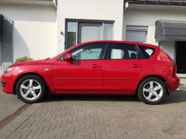 VERKOCHT  MAZDA 3 1,6 BENZINE MET SLECHTS 58895 KM !  * GEKEURD * GARANTIE