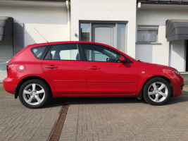 VERKOCHT  MAZDA 3 1,6 BENZINE MET SLECHTS 58895 KM !  * GEKEURD * GARANTIE