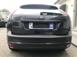 FORD FOCUS 1,4 BENZINE  OVERNAMEWAGEN VOOR HANDELAAR OF EXPORT