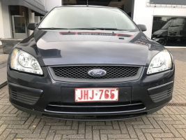 FORD FOCUS 1,4 BENZINE  OVERNAMEWAGEN VOOR HANDELAAR OF EXPORT