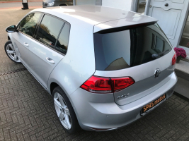 VOLKSWAGEN GOLF 7 1,2 BENZINE 5 DEURS  04/04/2014  89841 KM  GEKEURD + GARANTIE !