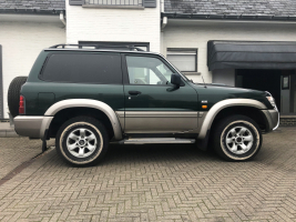 NISSAN PATROL GR TD-6  LICHTEVRACHTWAGEN  SLECHTS 122.653 KM  / 3000 EURO